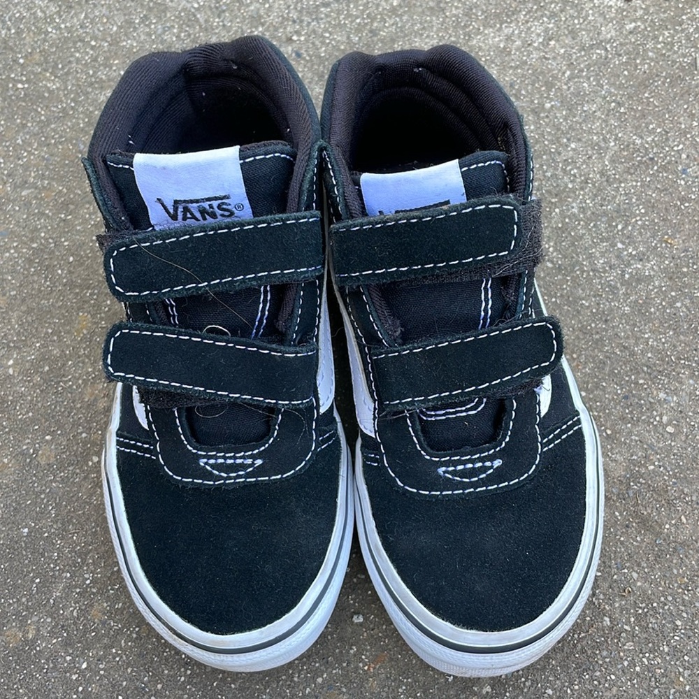Mid high sk8 vans.